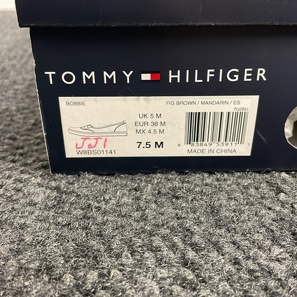 Tommy Hilfiger “Bobbie” Slides Slip on Peace Signs Hippie NEW Size 7.5 Flats - Picture 3 of 7